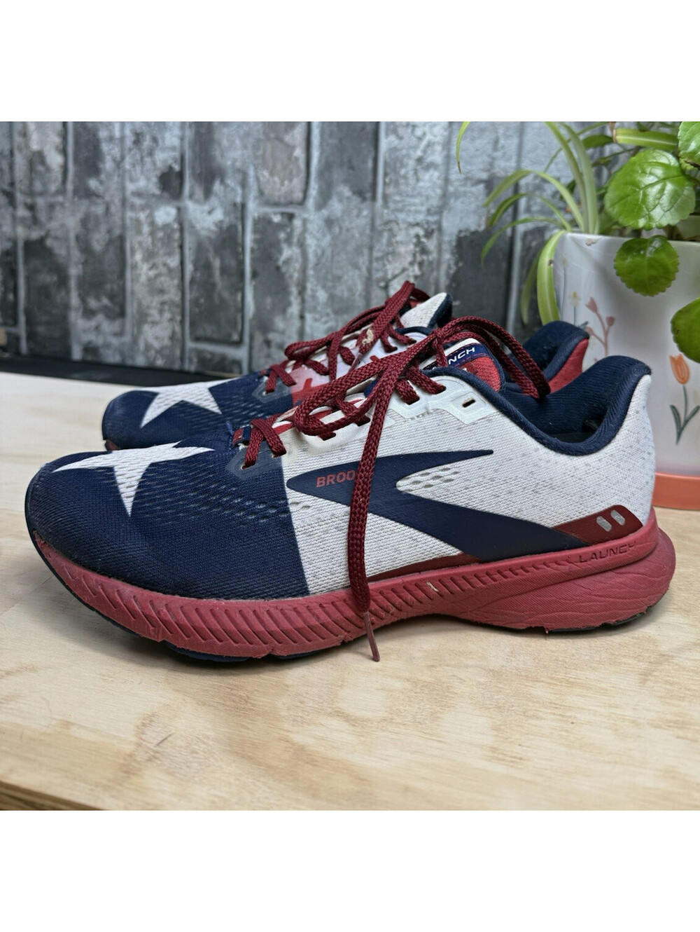 Brooks Launch 8 Run Texas Pack Men's Blue/Red/White Low Top Lace-Up Runner